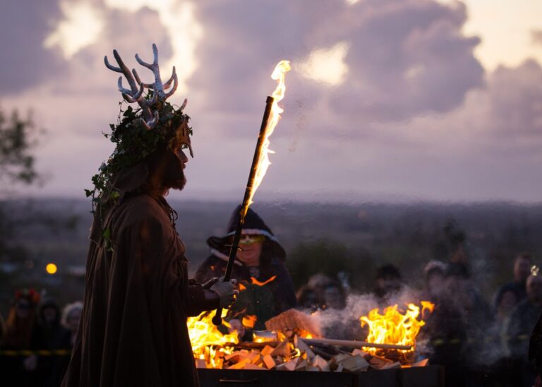 neopagan celebrating samhain